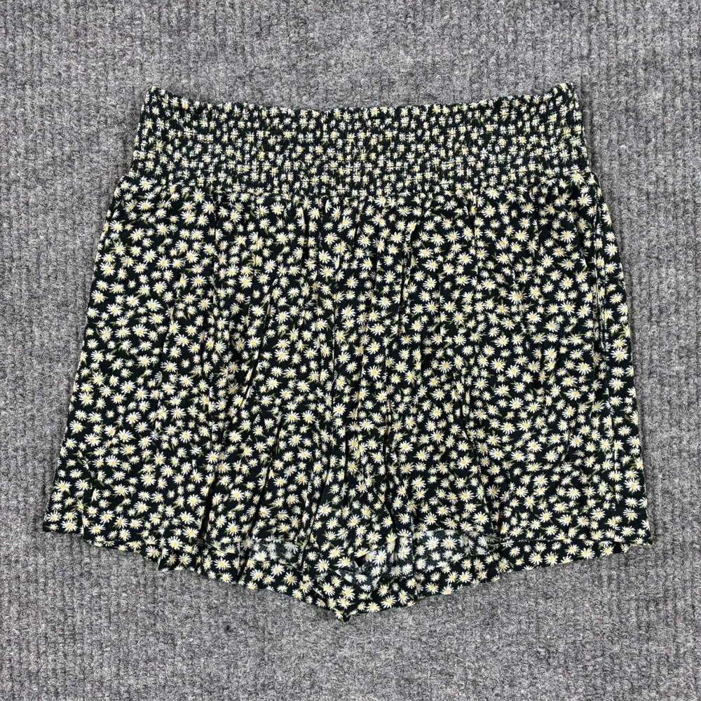 American Eagle Womens Shorts Small Black Daisy Floral Smocked Waist Pull On